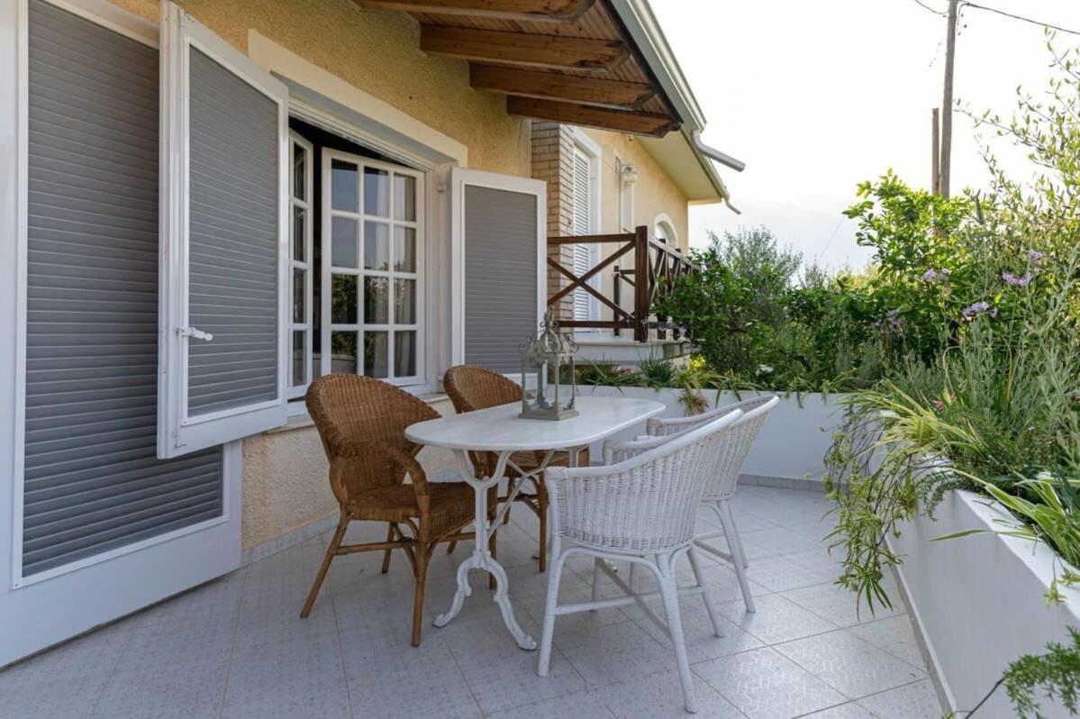 Serene Seaside Bliss - Lush & Secluded Garden Oasis Καλαμάτα Εξωτερικό φωτογραφία