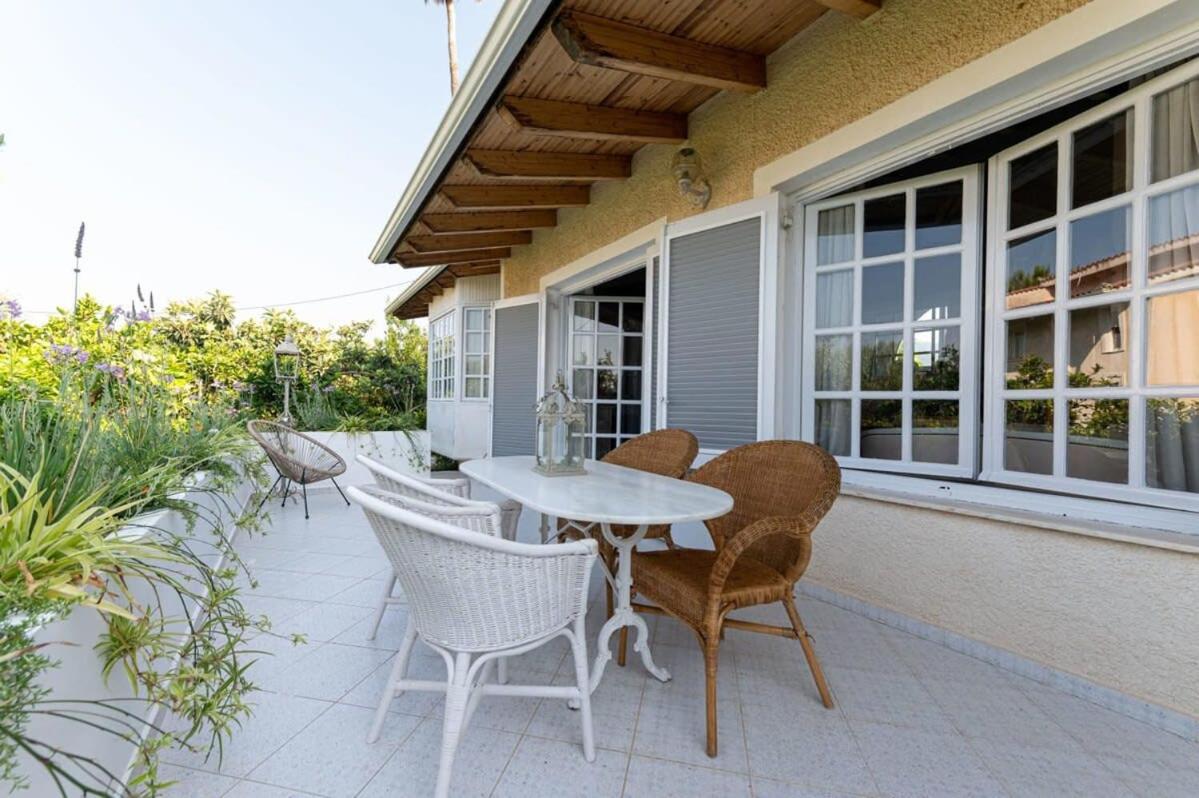 Serene Seaside Bliss - Lush & Secluded Garden Oasis Καλαμάτα Εξωτερικό φωτογραφία