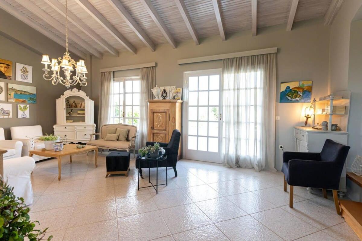 Serene Seaside Bliss - Lush & Secluded Garden Oasis Καλαμάτα Εξωτερικό φωτογραφία